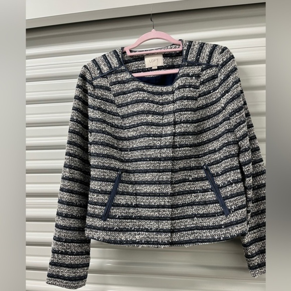 LOFT Women's Navy and White Textured Blazer Size 10